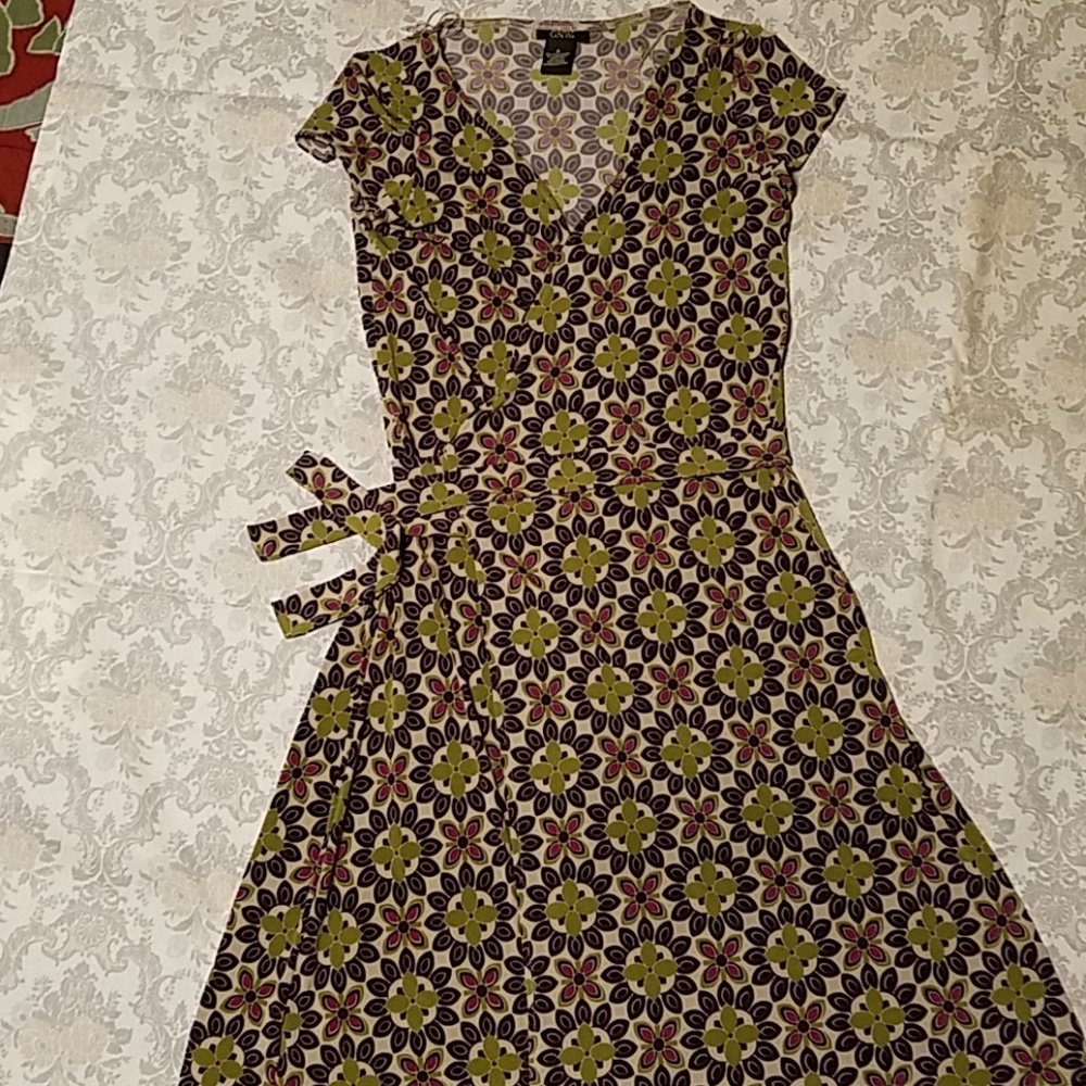 Retro looking wrap around dress
